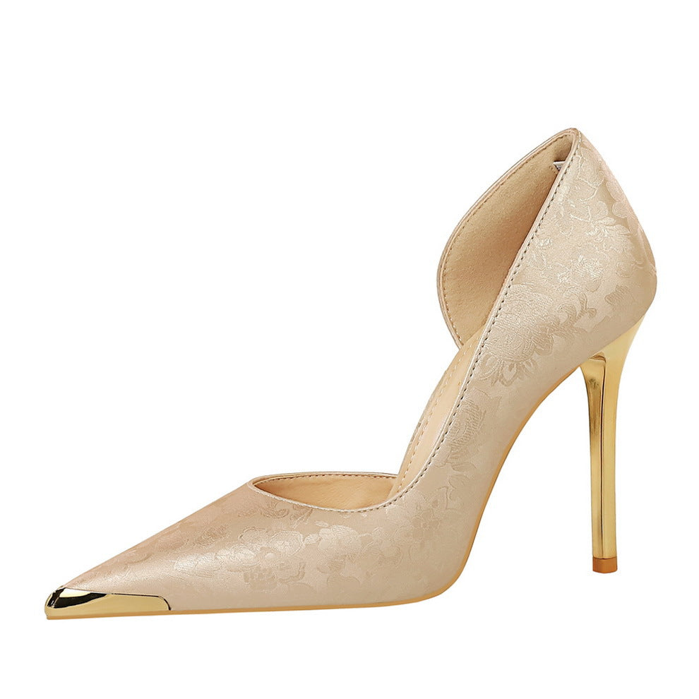 Satinierte Metallic-Pumps mit spitzer Spitze